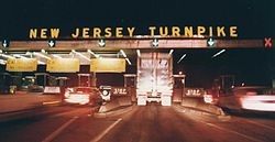 Las luces sobre la autopista de peaje de Nueva Jersey